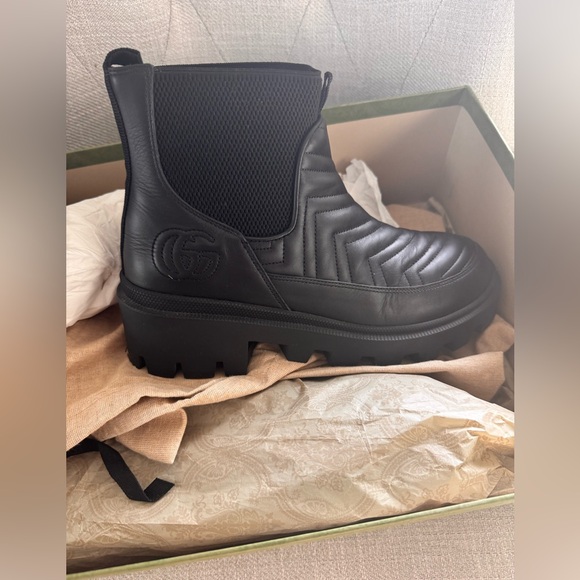 Gucci Shoes - Gucci $1550 Calfskin Leather Nappa Matelasse Frances Chelsea Boots 39 9 Black